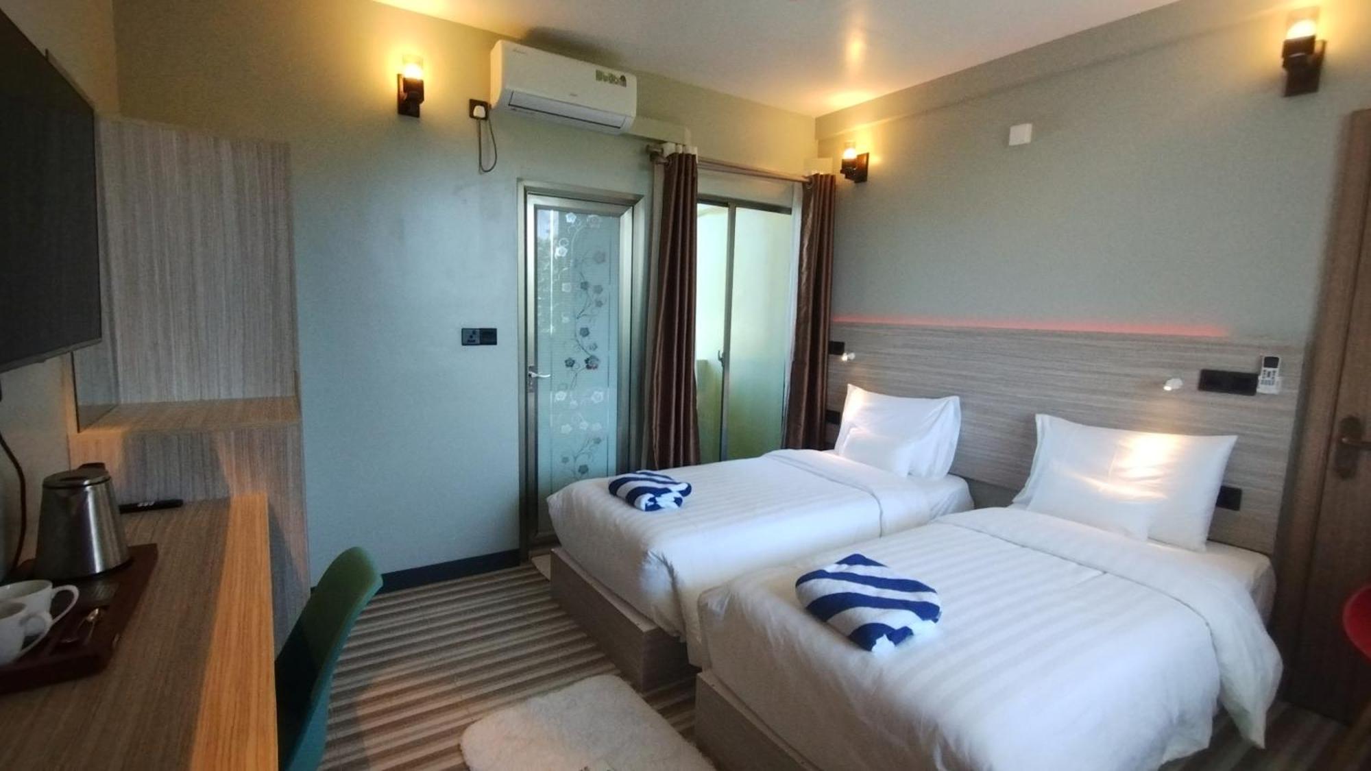 Madi Grand Maldives Hotel Fulidhoo Exterior photo