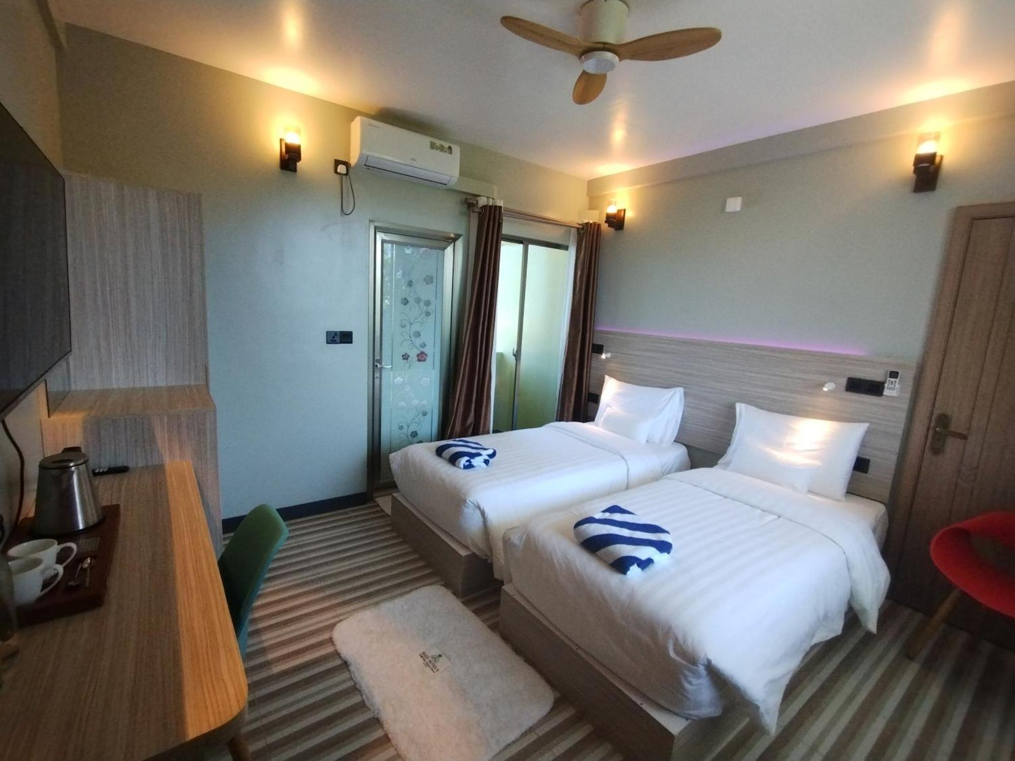 Madi Grand Maldives Hotel Fulidhoo Exterior photo