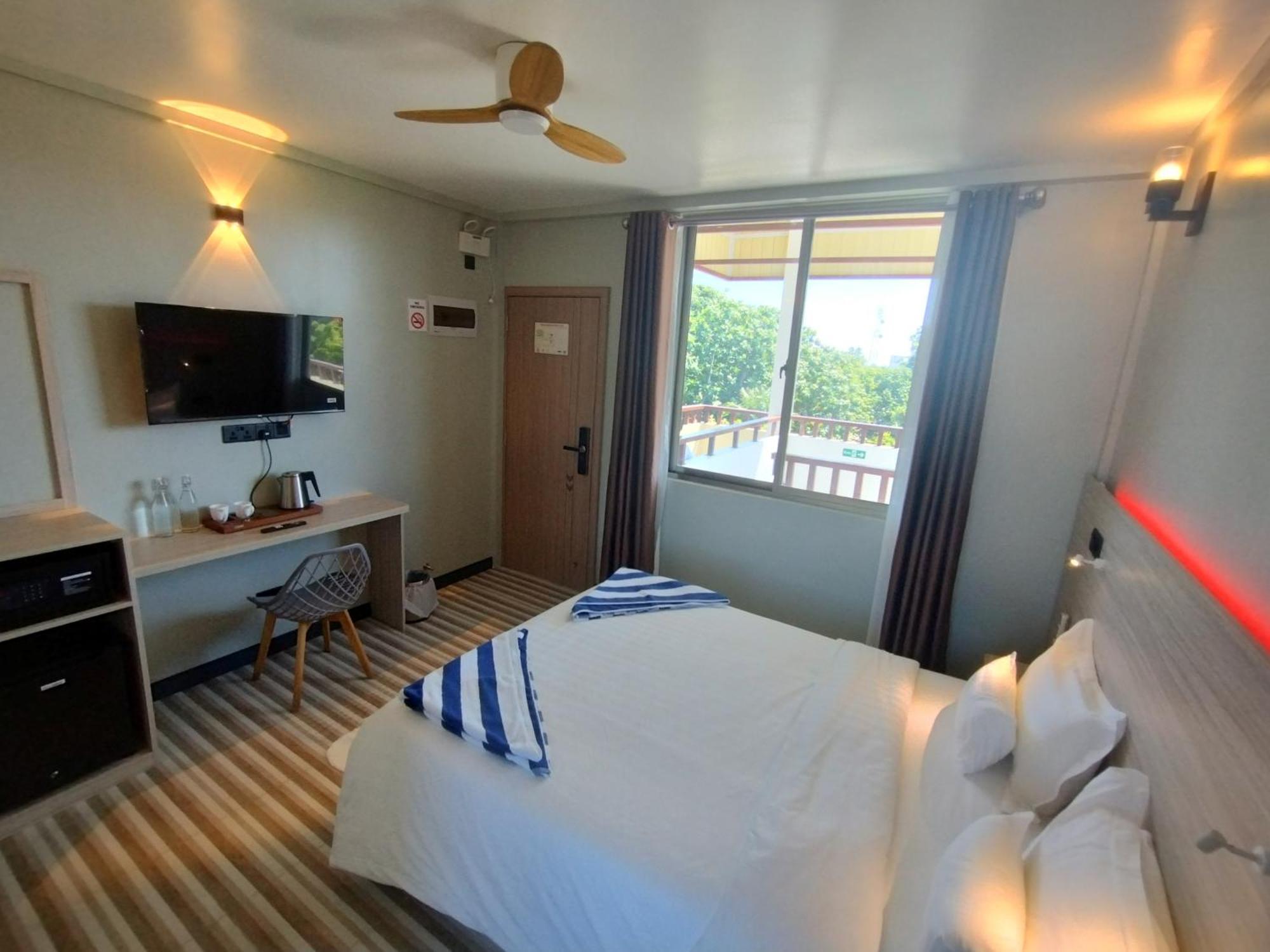 Madi Grand Maldives Hotel Fulidhoo Exterior photo